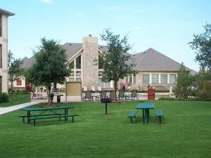 Park Creek Apartment Picnic Area