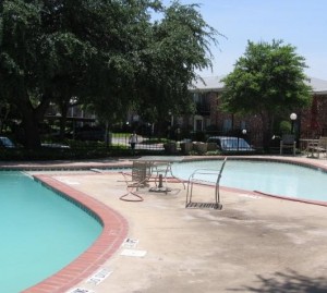 The Estates at Ridglea Hills Apartment Pool