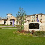 Villa Lago Sign